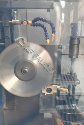 Mesin pembuatan keran otomatis robot mesin gergaji cerdas CNC